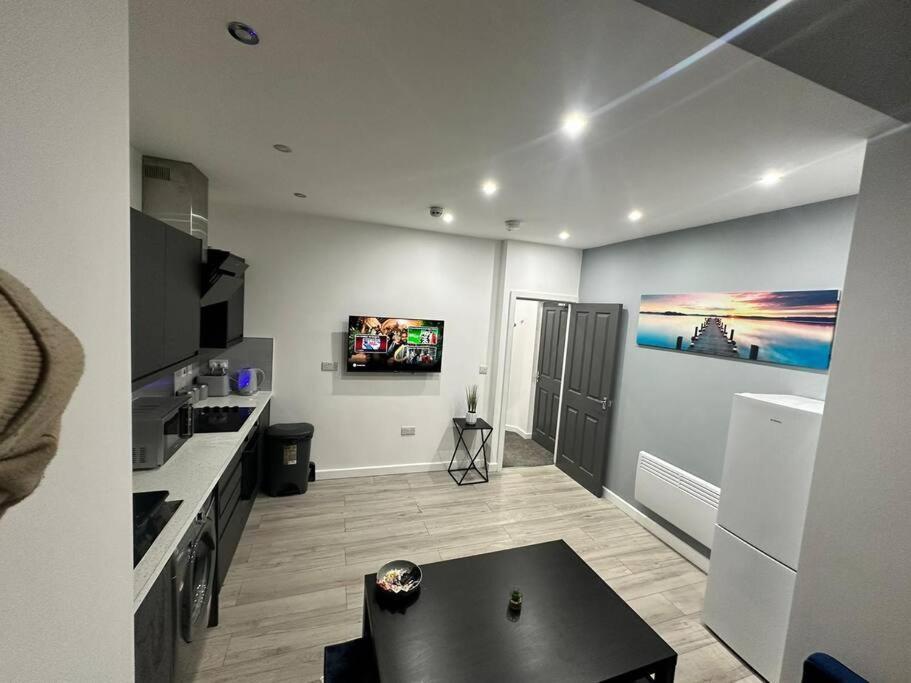 Luxurious 2 Bedroom Flat Beeston Hill Екстериор снимка