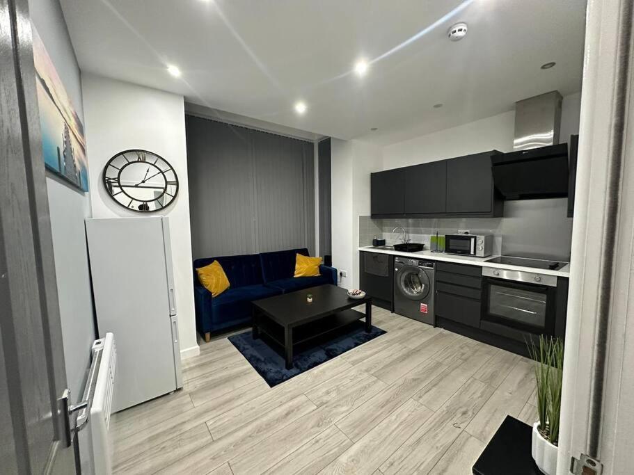 Luxurious 2 Bedroom Flat Beeston Hill Екстериор снимка